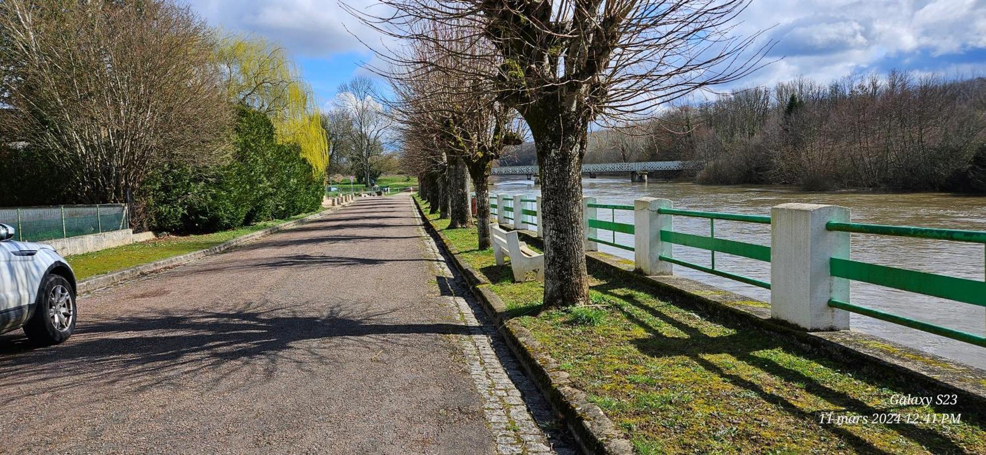 Pavillon Avec Jardin Clos Au Bord De L'Yonne Coulanges-sur-Yonne Exteriör bild