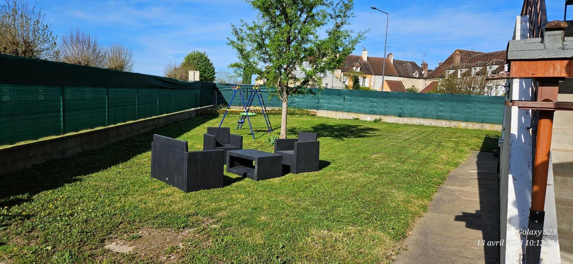 Pavillon Avec Jardin Clos Au Bord De L'Yonne Coulanges-sur-Yonne Exteriör bild