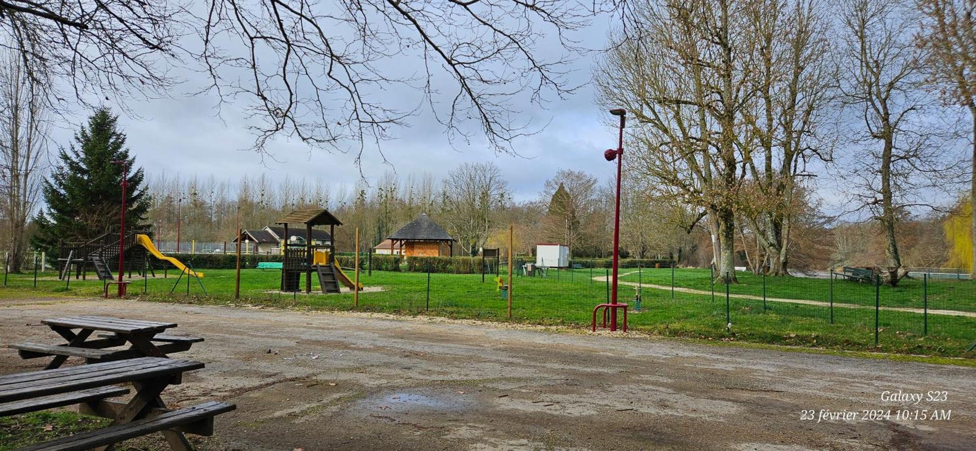 Pavillon Avec Jardin Clos Au Bord De L'Yonne Coulanges-sur-Yonne Exteriör bild